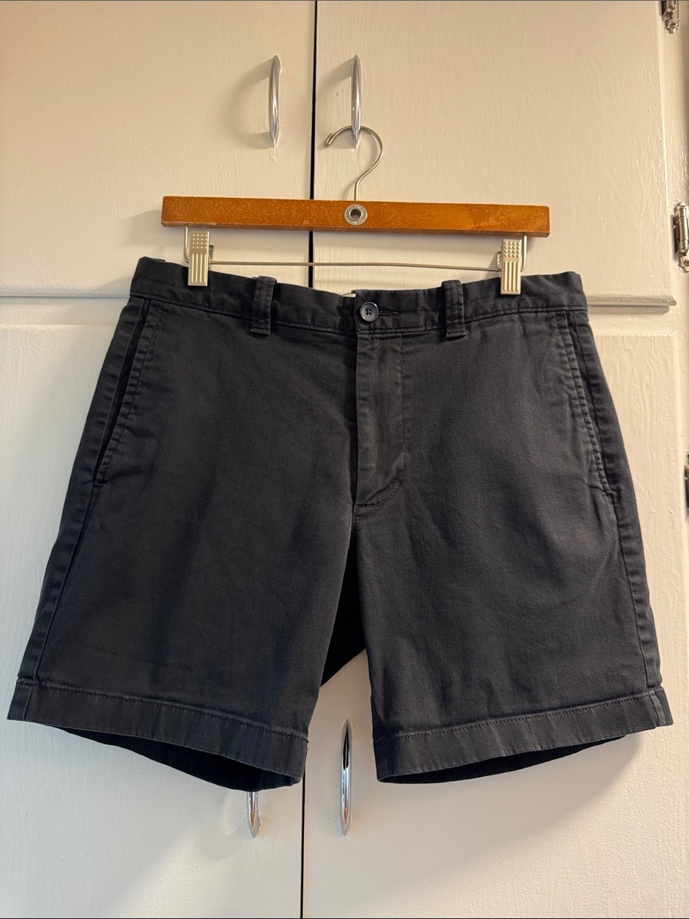 J. Crew Men's Black 7” Flat-Front Chino Shorts